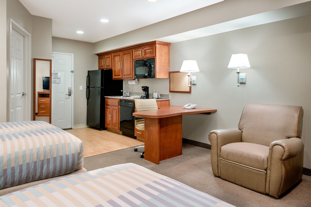 Candlewood Suites LAX Hawthorne 21/36