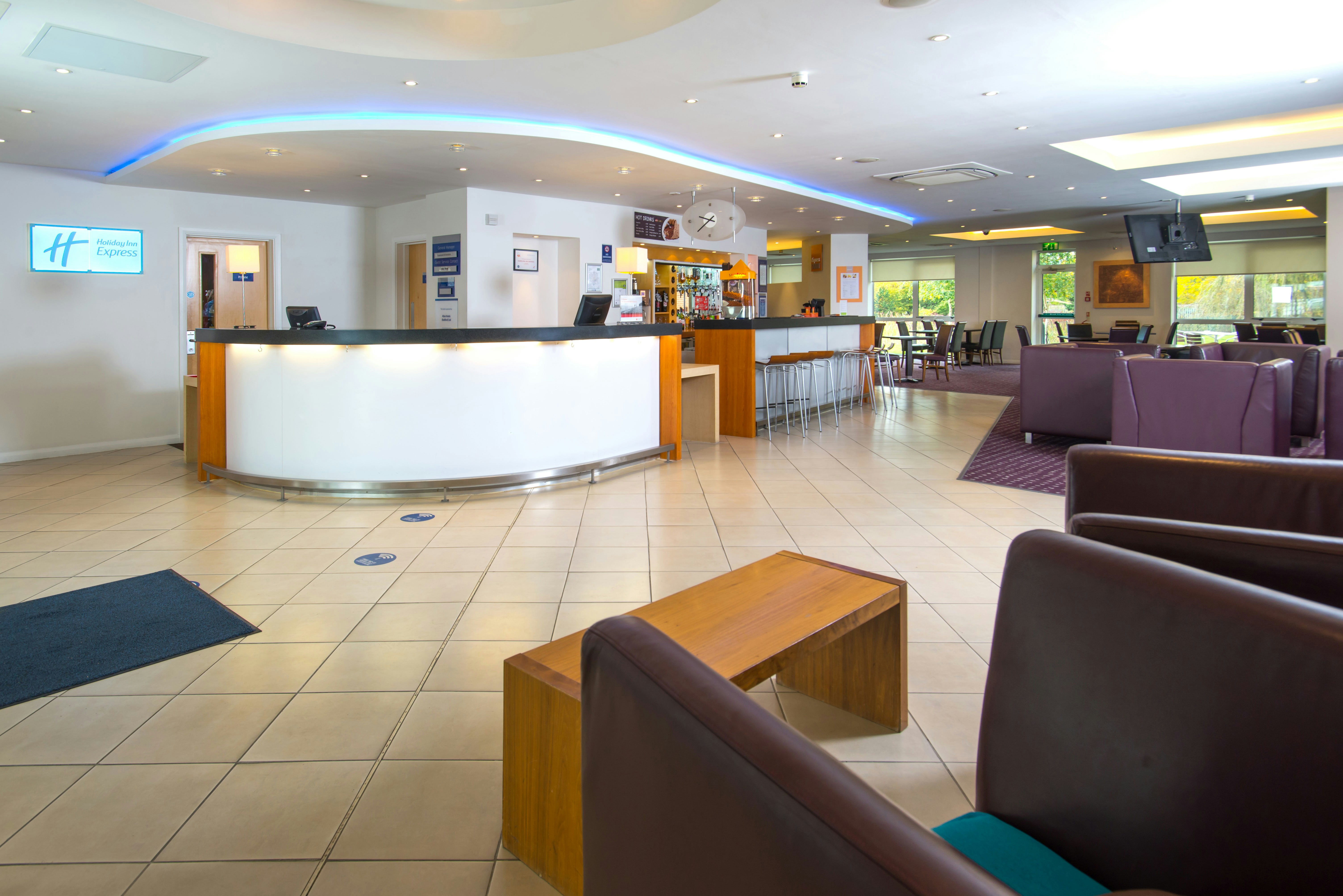 Holiday Inn Express Bedford 1/16