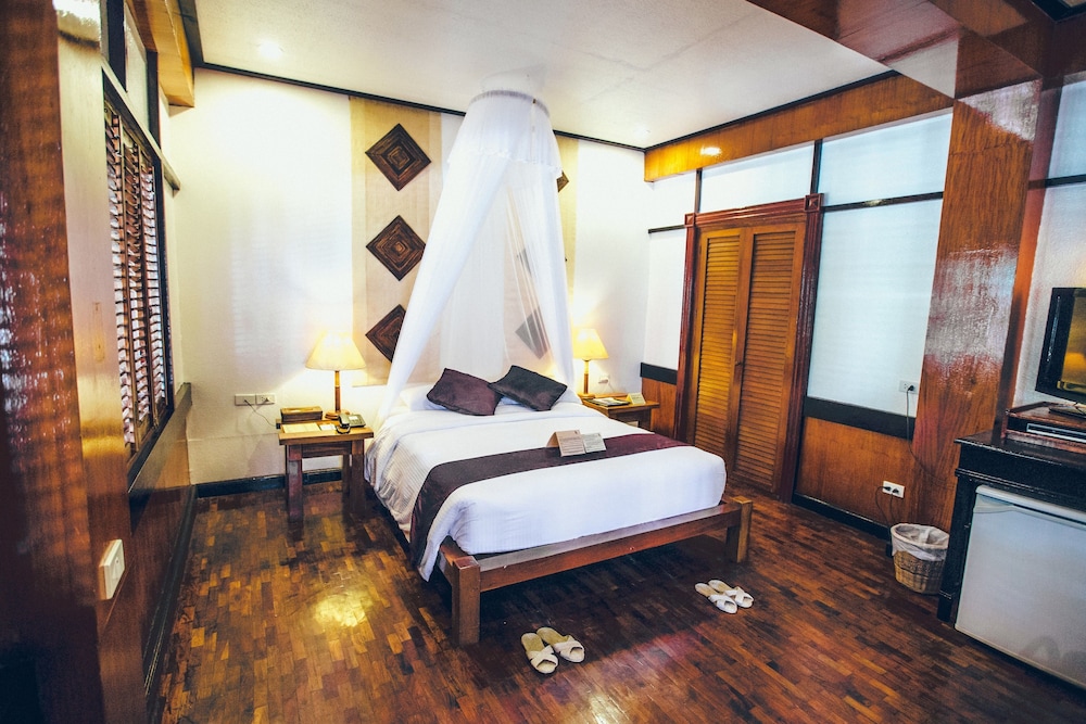 FRIDAYS BORACAY RESORT 11/50