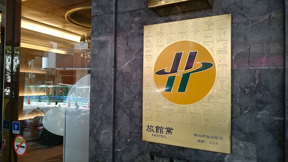 MRT Hotel 6/59