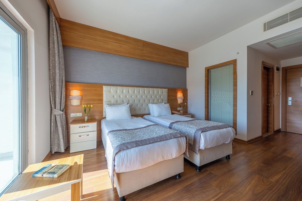 Parion Hotel 15/67
