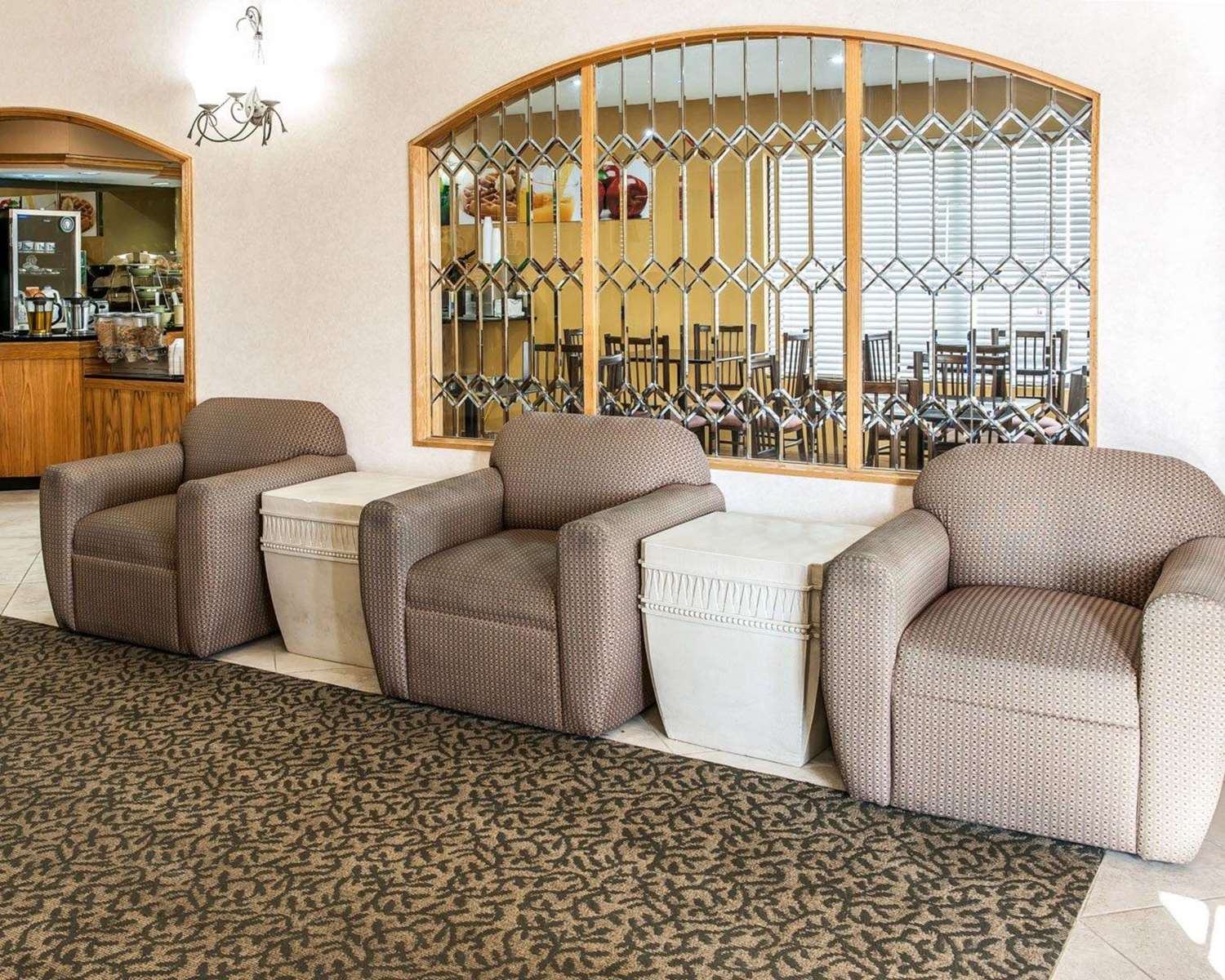 Quality Inn & Suites Shelbyville I-74, IN 13/20
