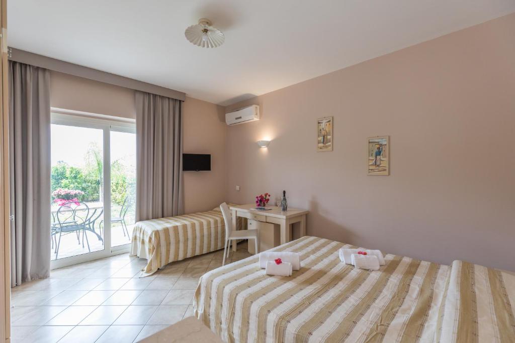 غرفة قياسية ثلاثية