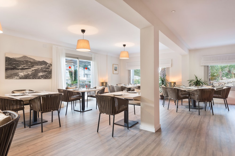 Boutique Hostal Oriola 35/50