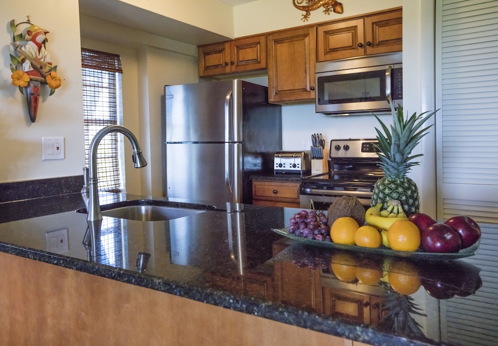 Ocean Pointe Suites Hotel 35/38