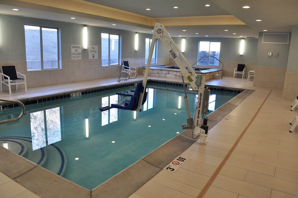 Holiday Inn Express Suites Price 9/51
