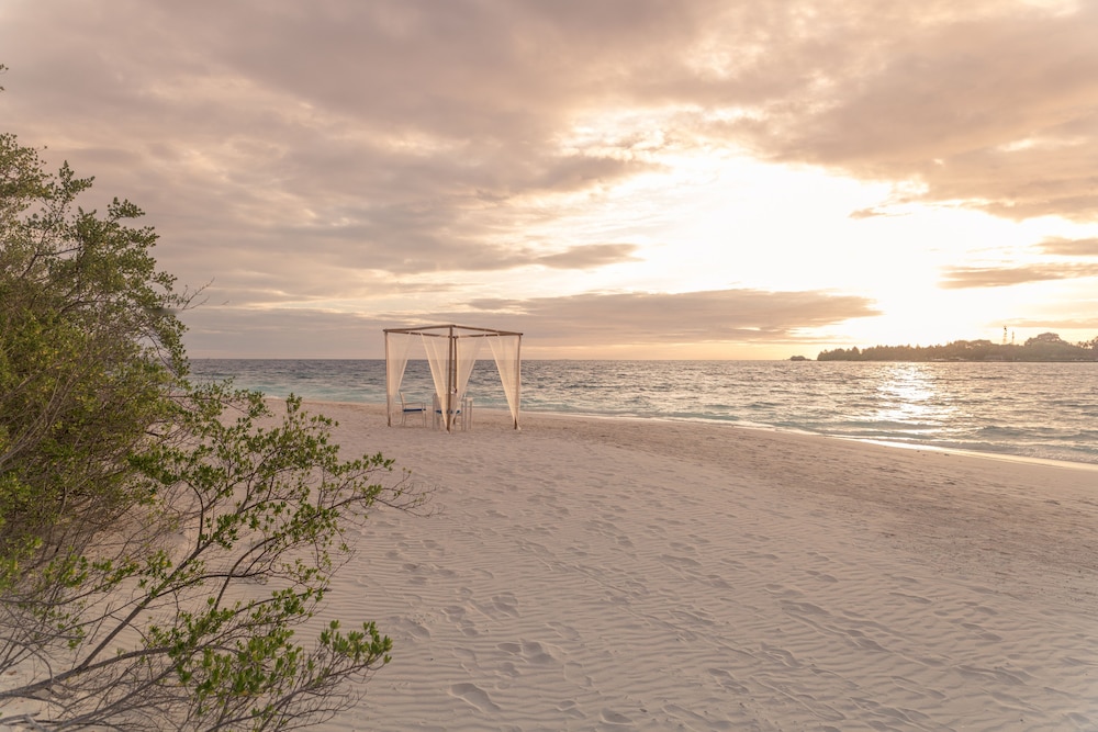 Malahini Kuda Bandos Resort 112/128