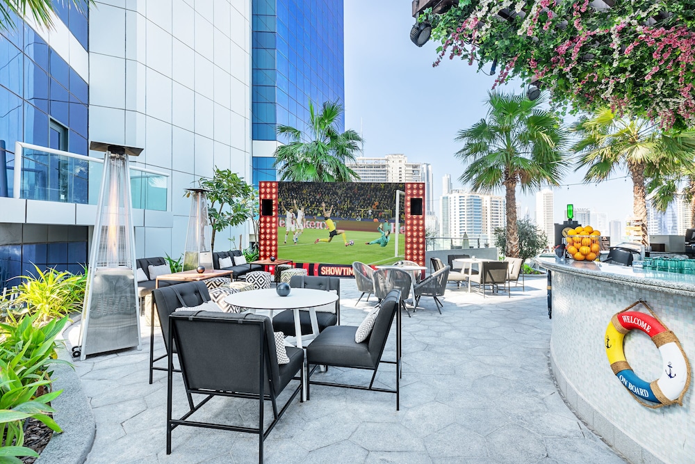 Paramount Hotel Dubai 62/72