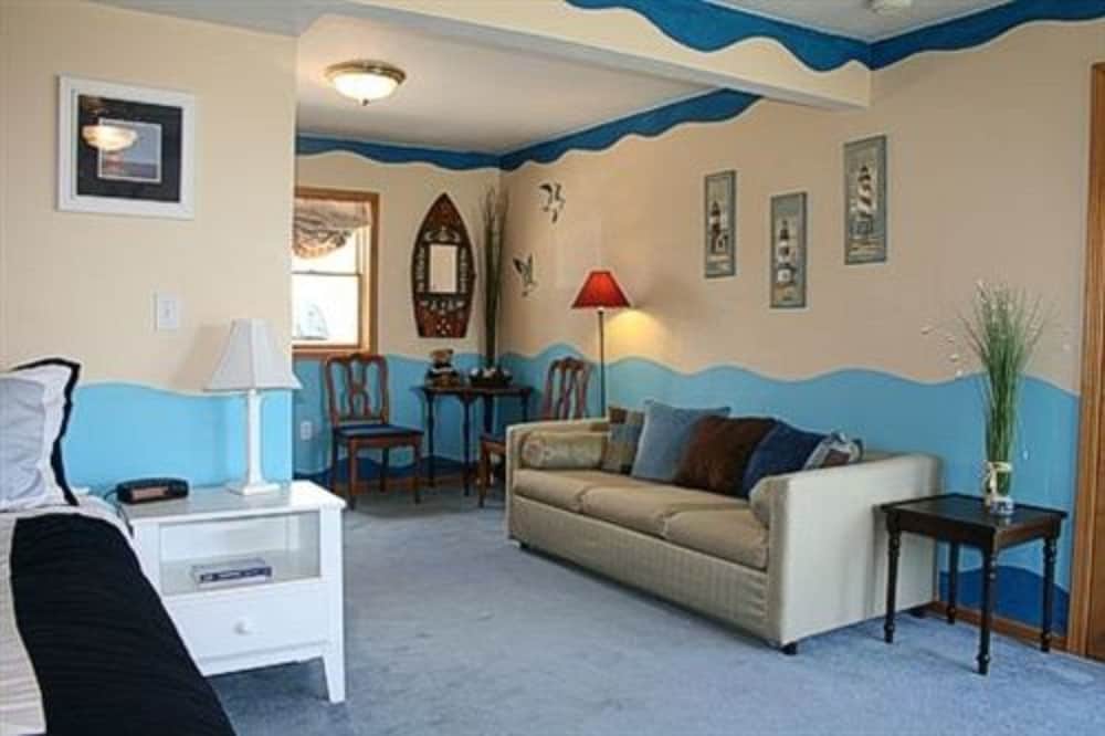 at the Waters Edge Bed &amp; Breakfast 37/61