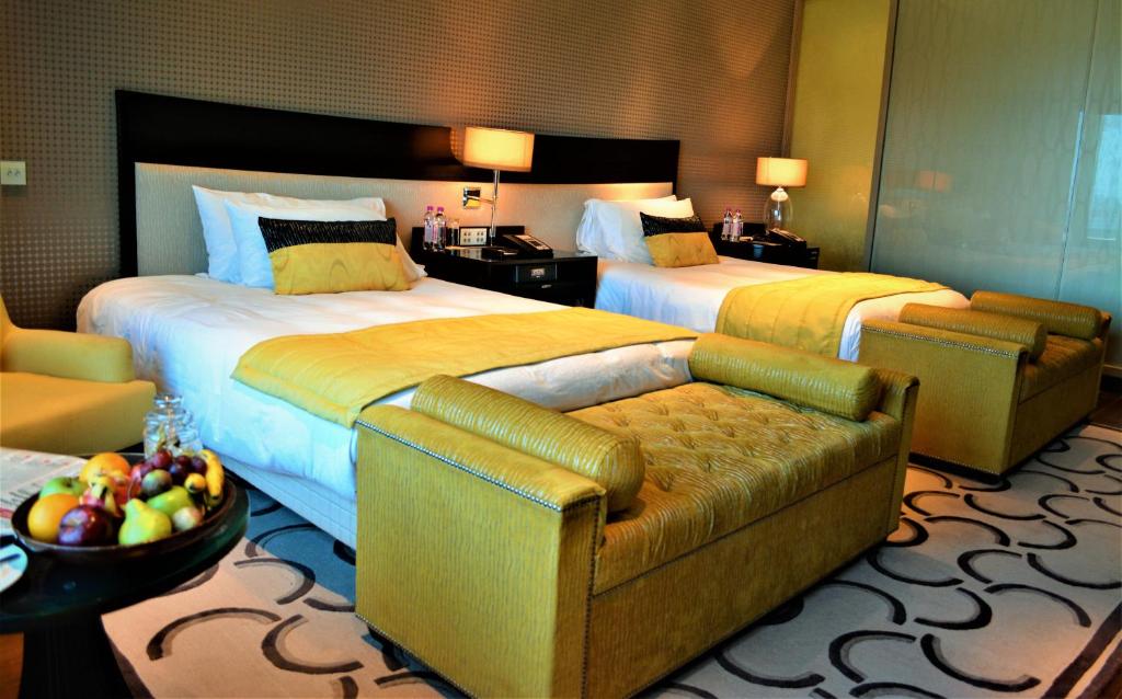 LUXURY, TWIN BEDS, CITY VIEW