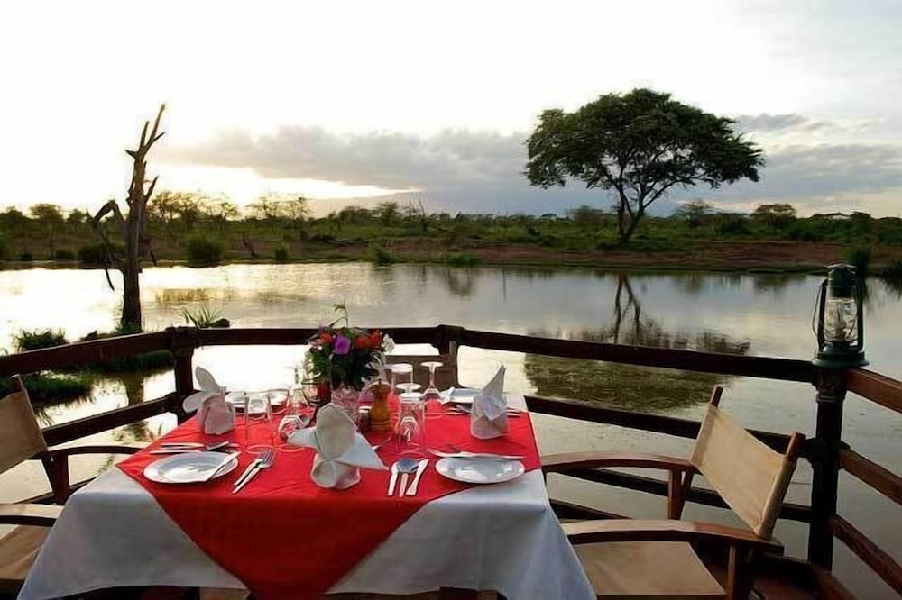 Voyager Ziwani Tented Camp 14/43