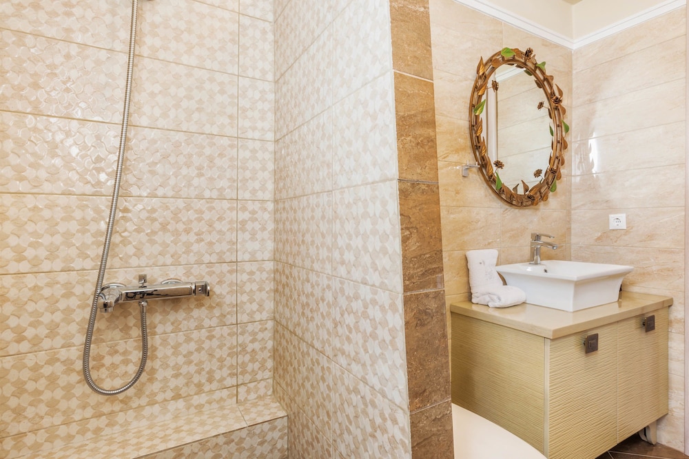Villa D oro Luxury Villas & Suites 78/80