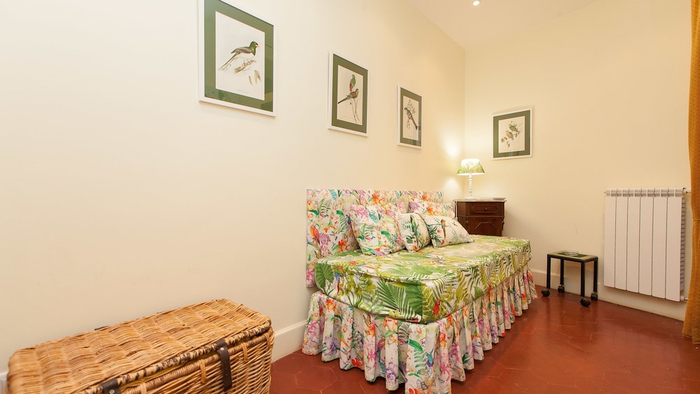 Rental In Rome Portico Ottavia Garden 12/24