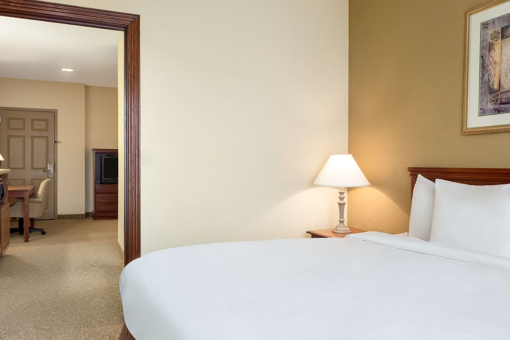 Sonesta Essential IAH Airport JFK Boulevard 6/53