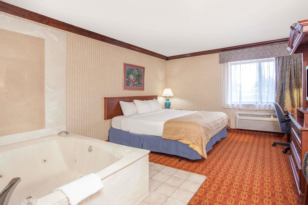 Baymont By Wyndham Detroit/Roseville 11/23