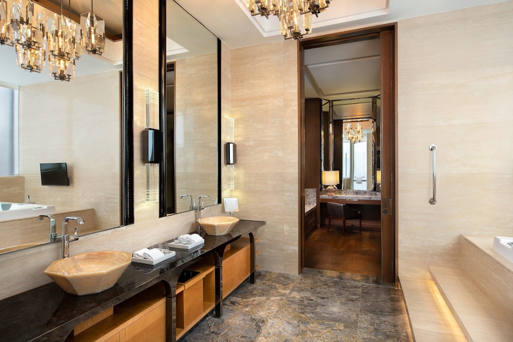 THE WESTIN JAKARTA 19/77