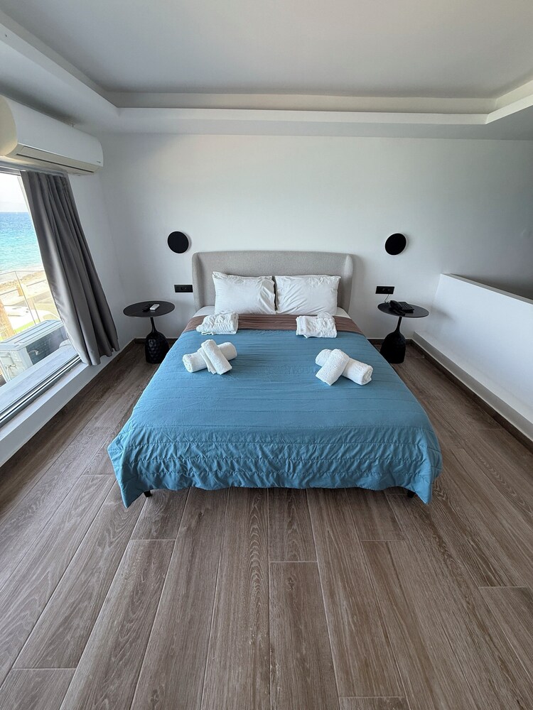 Sunrise Apt 9/37