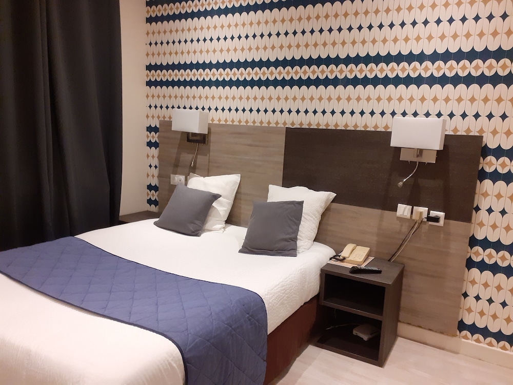 LOGIS HOTEL DE L ECU 12/23