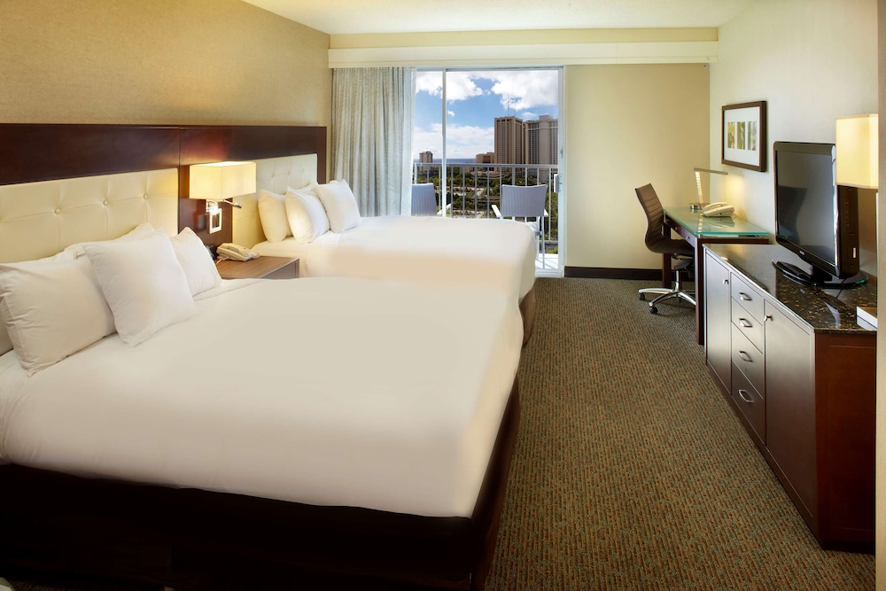 STANDARD, 2 QUEEN BEDS, MOUNTAIN OR CITY VIEW