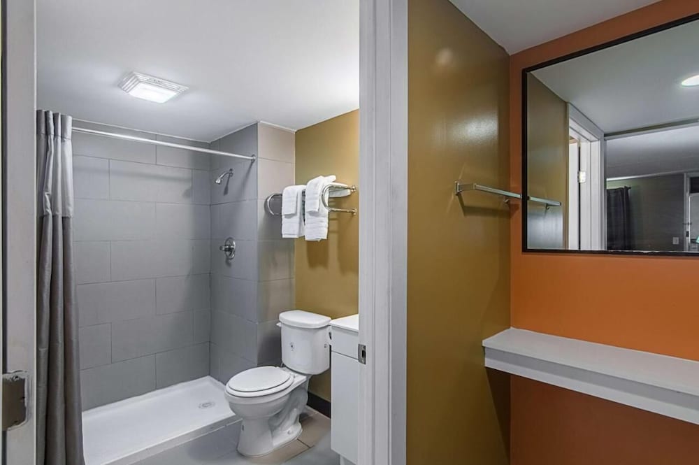 LoneStar Inn & Suites 46/51