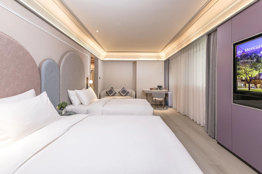 PRIVILEGE, TWIN BEDS