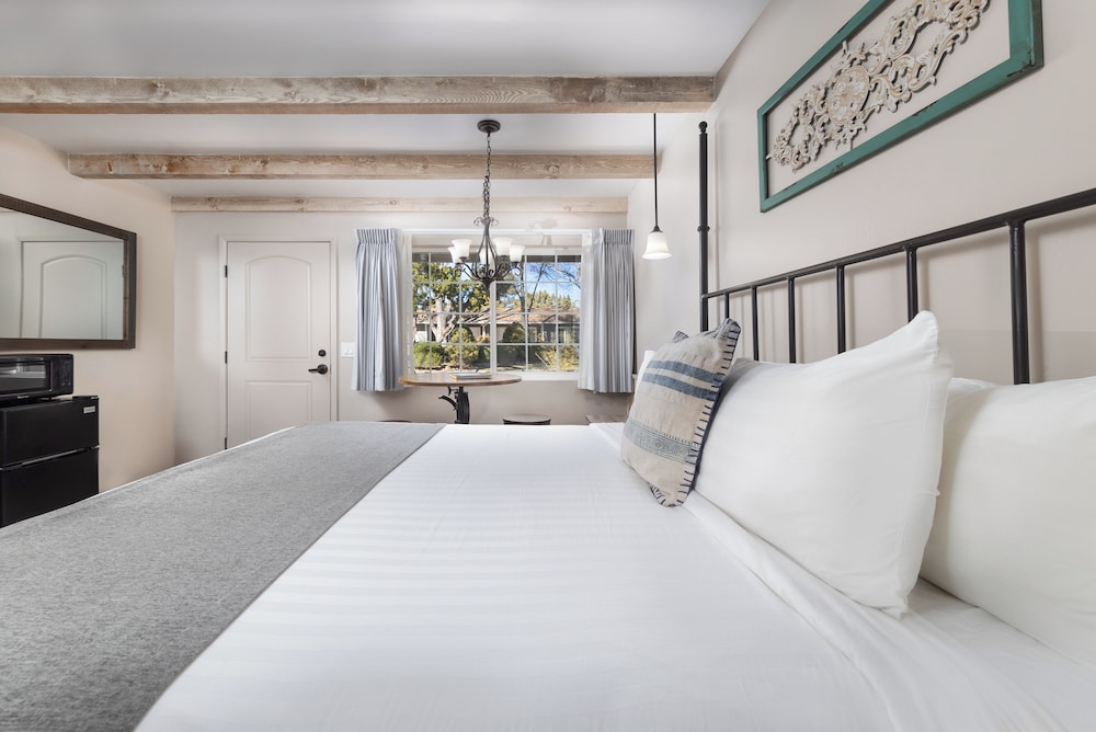 Garden, Traditional, King Bed