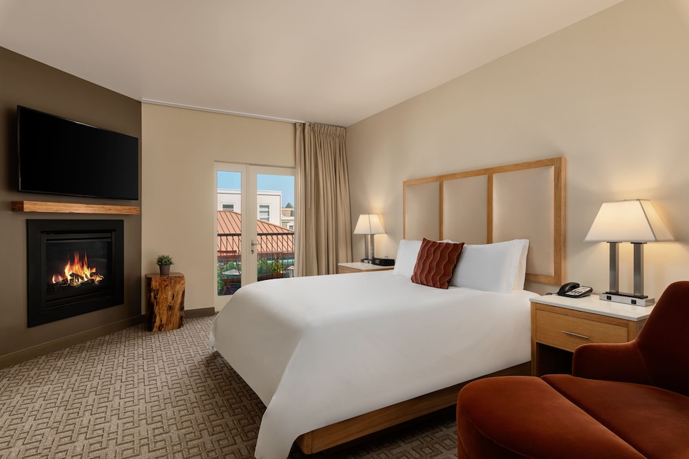 Inn at the 5th 24/45