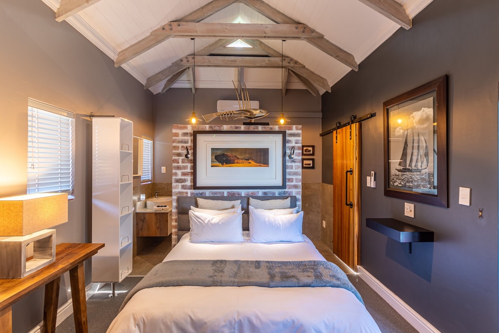 Boardwalk Lodge 15/50