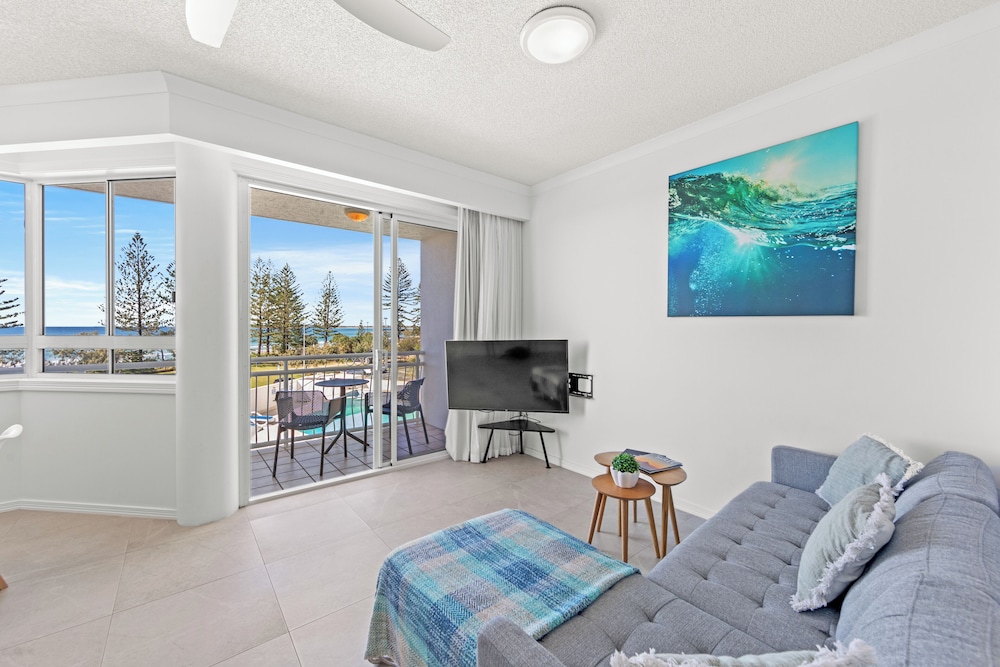 AQUARIUS RESORT 50/82