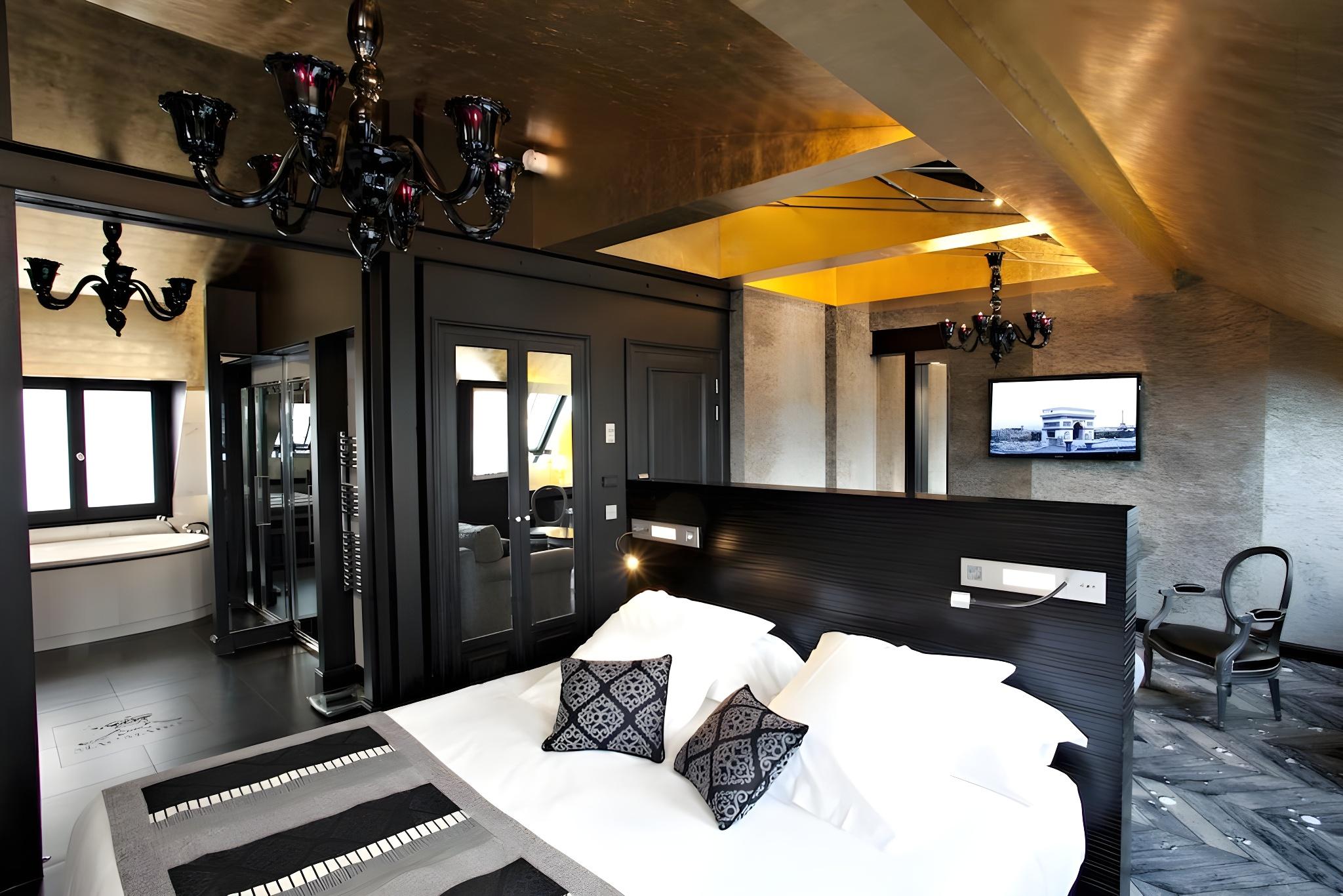 Suite, King Bed, Sauna, Hot Tub