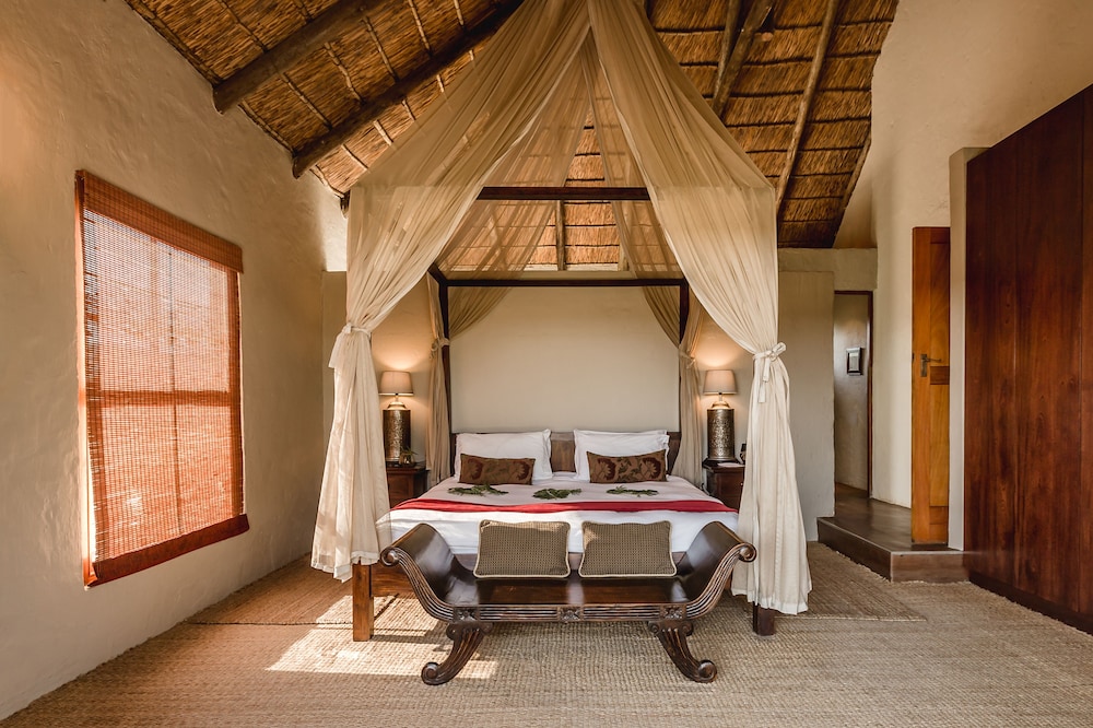Hlosi Game Lodge 57/73