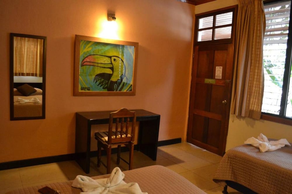 Hotel Jaguar Inn Tikal 45/70