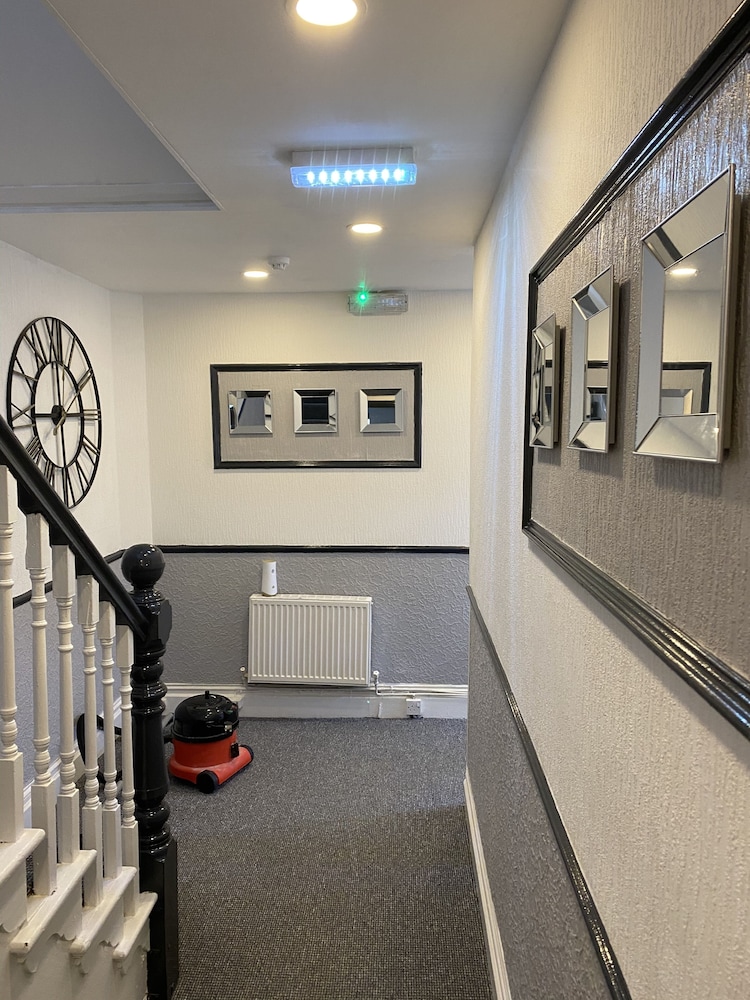 Honley Hotel 19/30