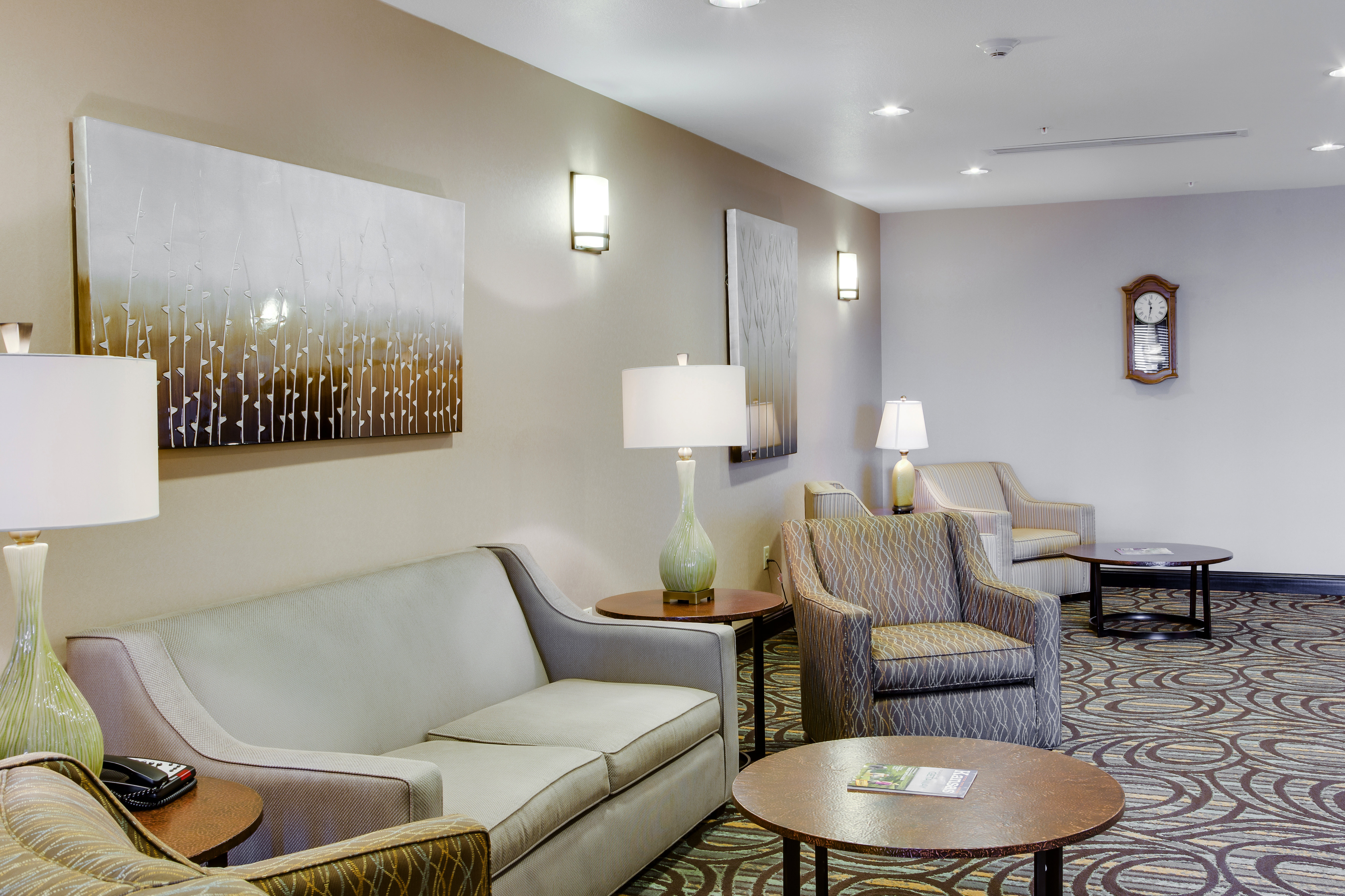 Holiday Inn Express Suites Nevada 48/66