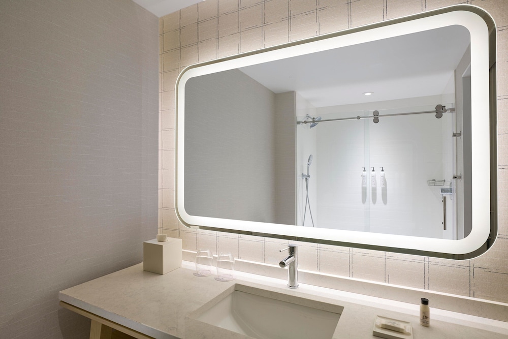 Delta Hotels by Marriott Toledo 50/50