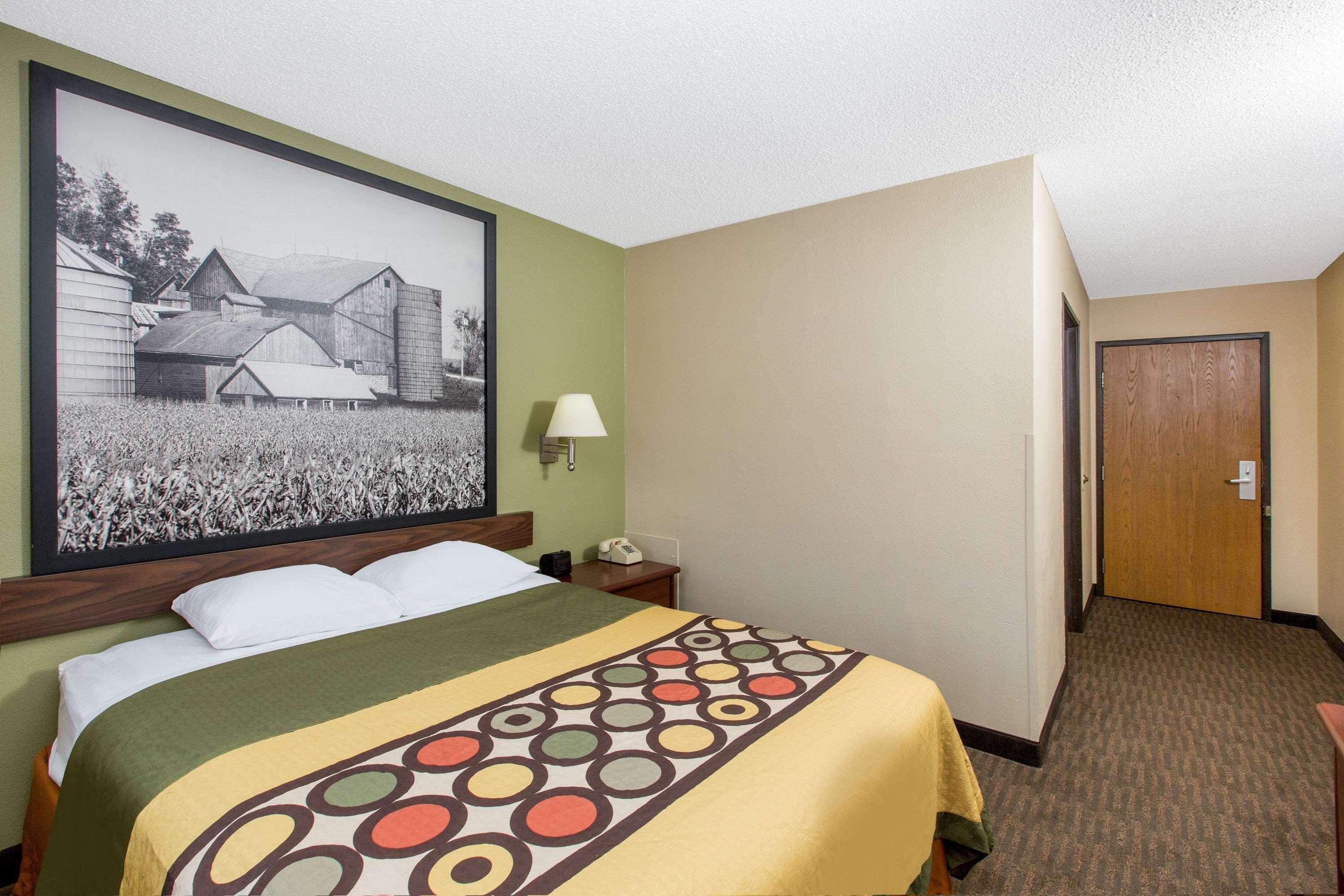 Super 8 By Wyndham Fairmont Mn 6/15