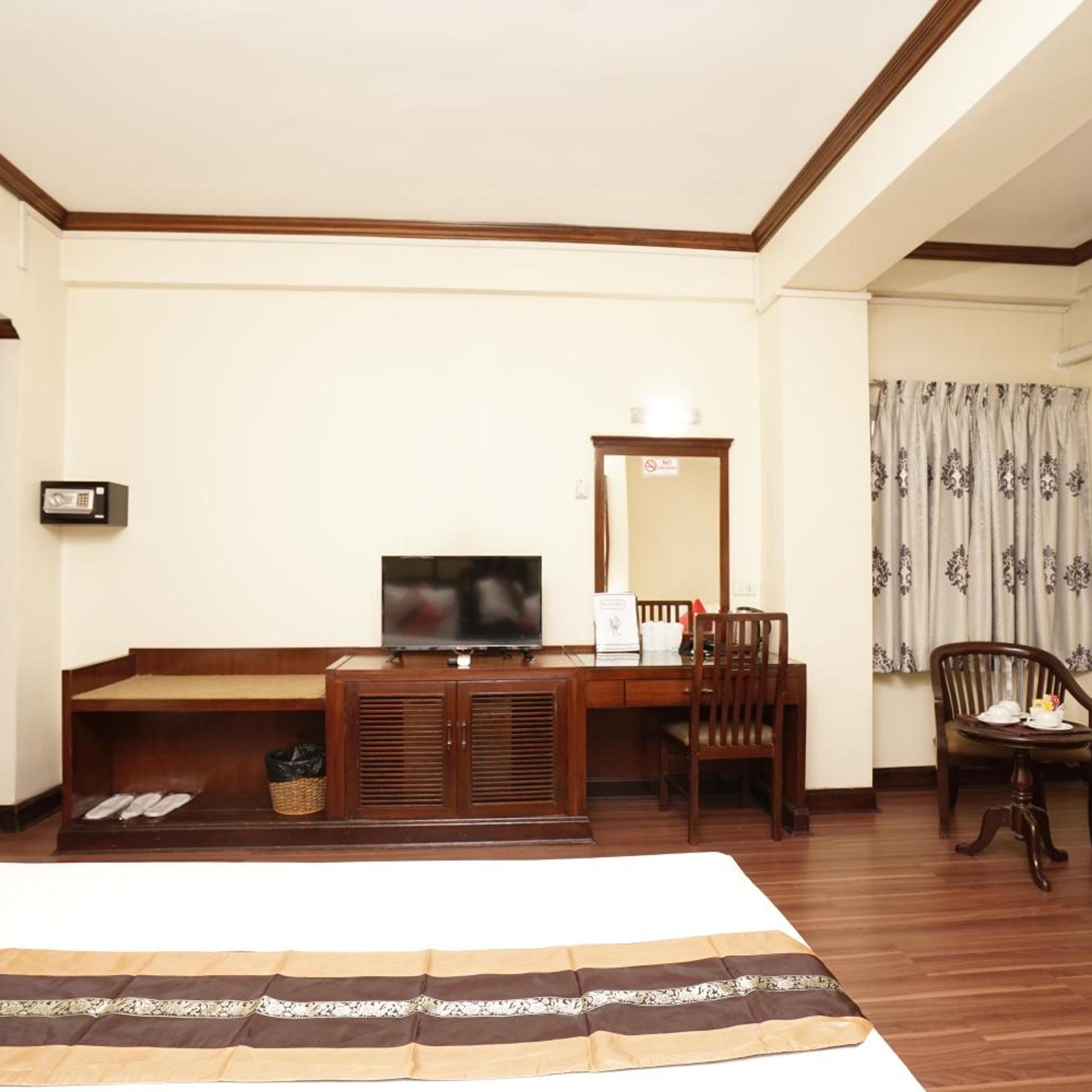 GRAND BUSINESS INN 13/52