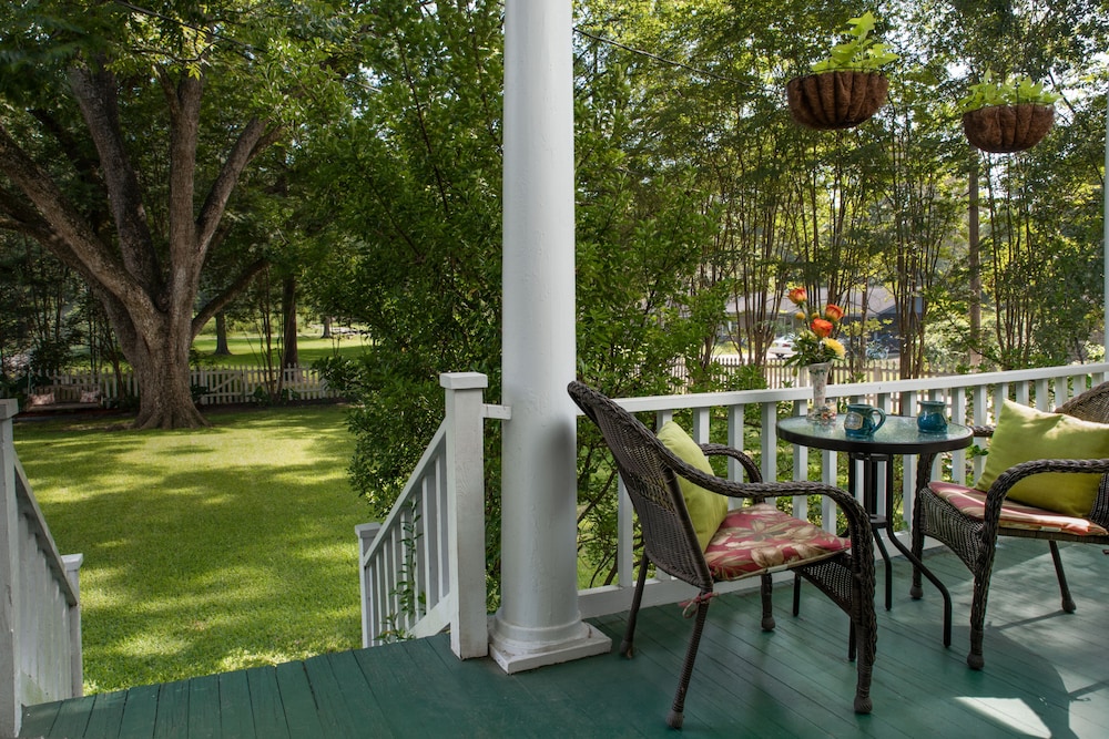White Oak Manor Bed Breakfast 35/44