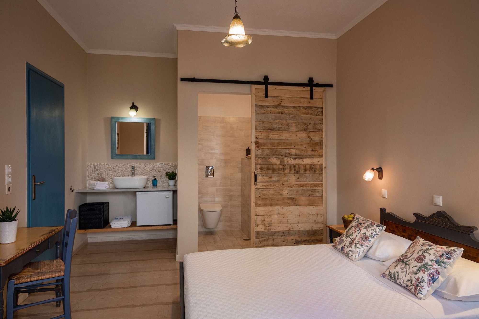 Suite, Twin Beds, Sofa, Garden Area