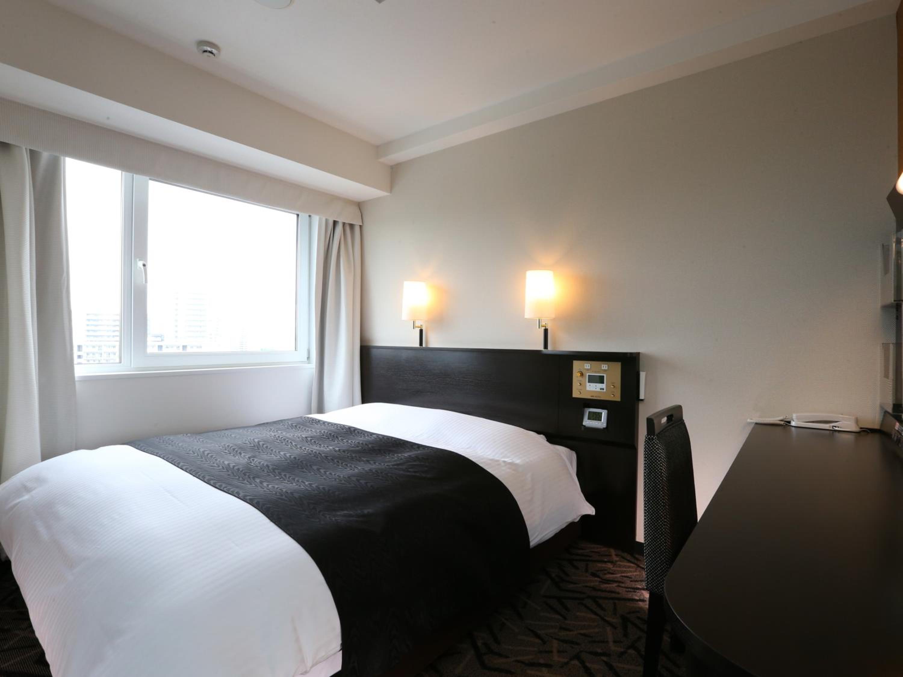 Room, Queen Bed, East Wing