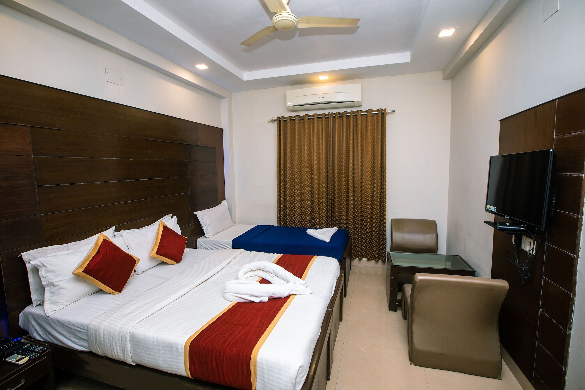 BUSINESS, TRIPLE, MULTIPLE BEDS
