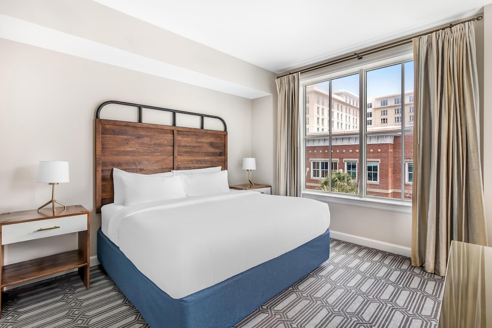 2 Bedrooms, Presidential, Suite, 1 King and 2 Queen Beds