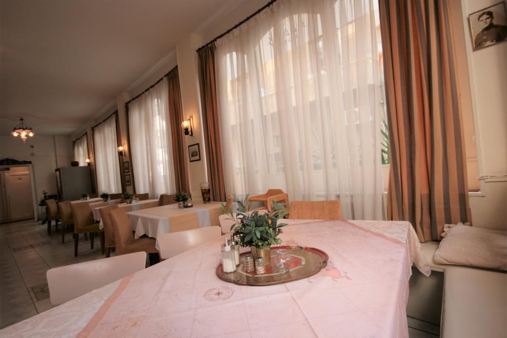 Adams Hotel 27/35