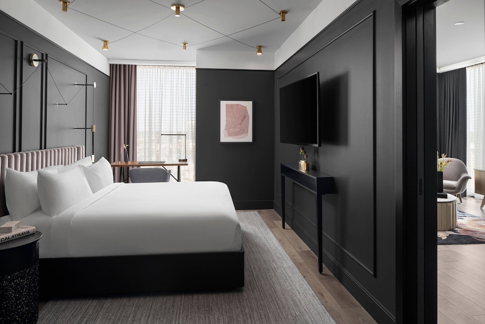 Renaissance Milwaukee West Hotel 13/57