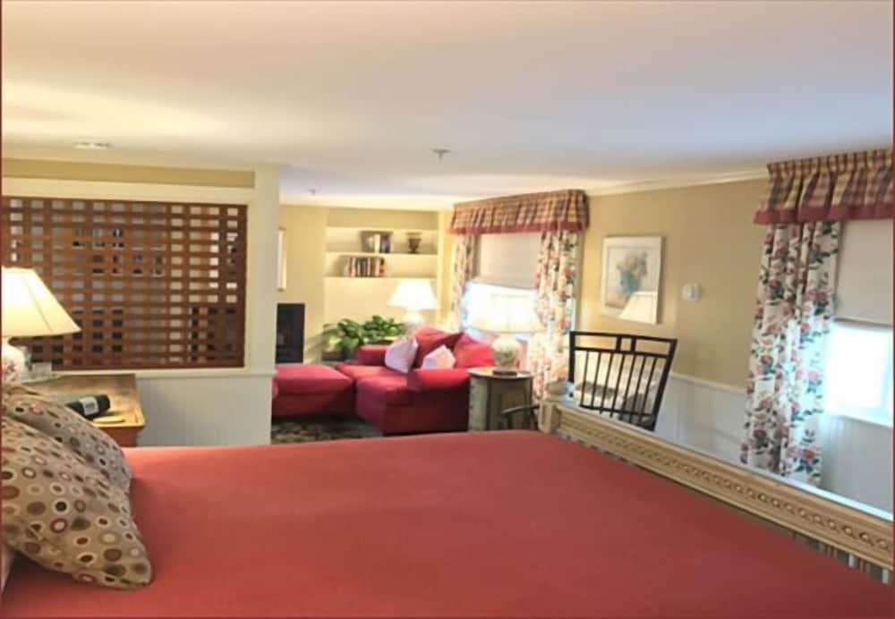 Hydrangea House Inn 18/22