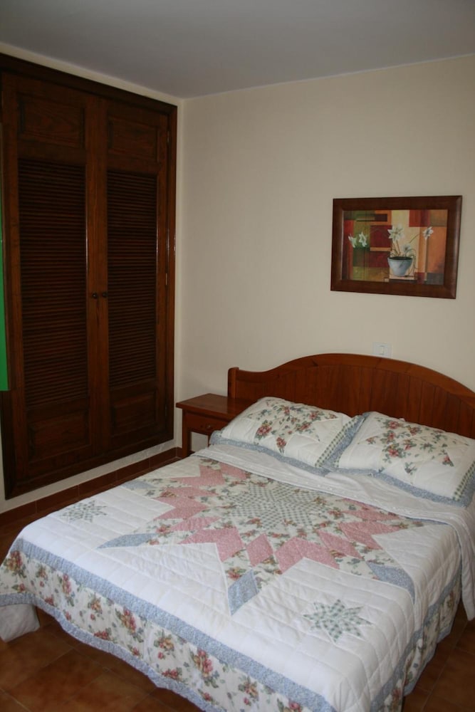 Las Acacias Apartments 7/32