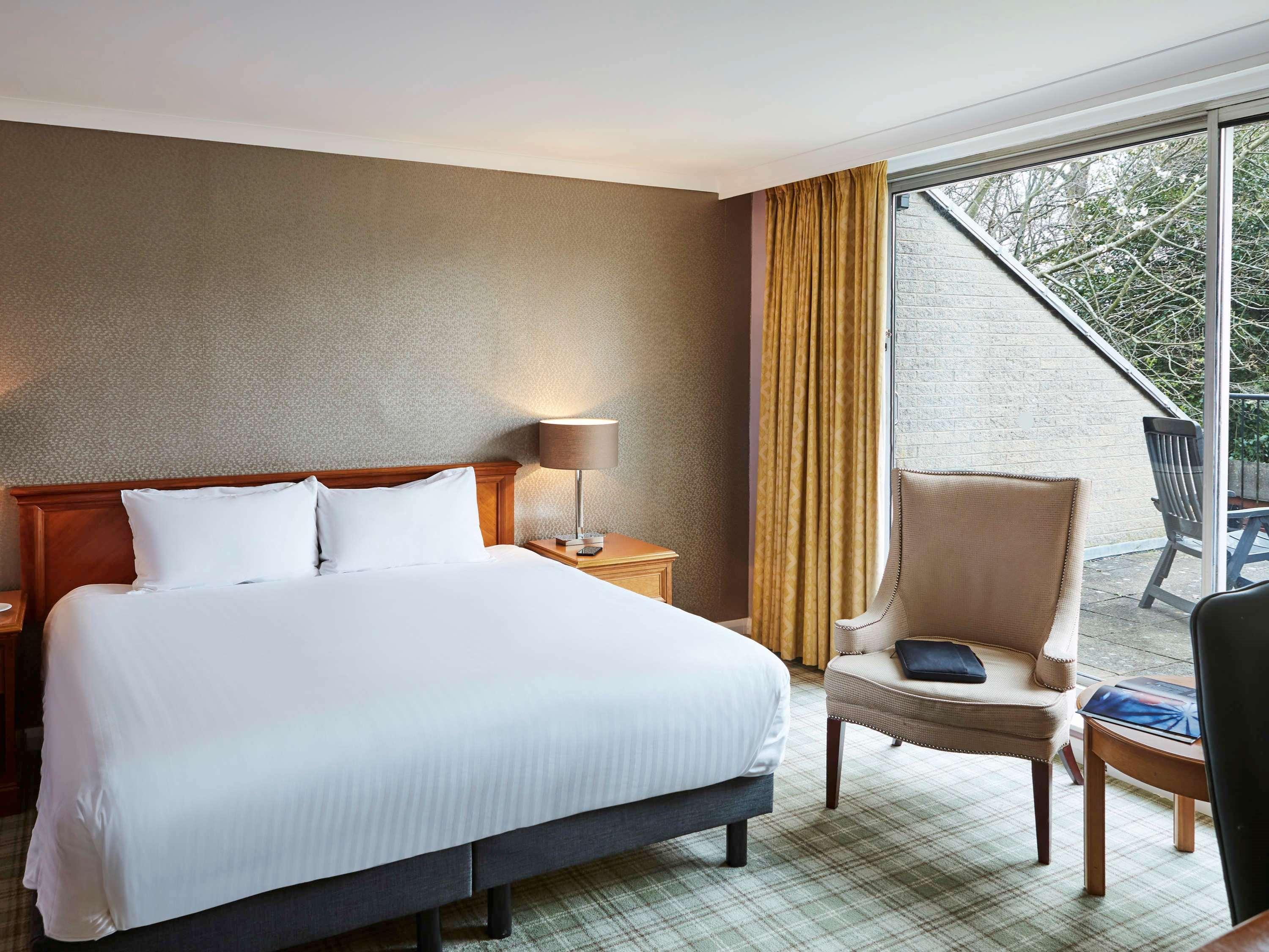 JUNIOR SUITE, KING BED, BALCONY OR PATIO