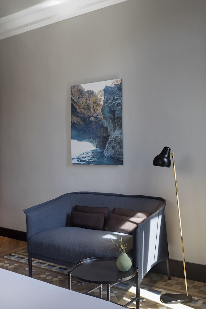 Alexandra Barcelona Hotel Curio Collection By Hilton 62/90