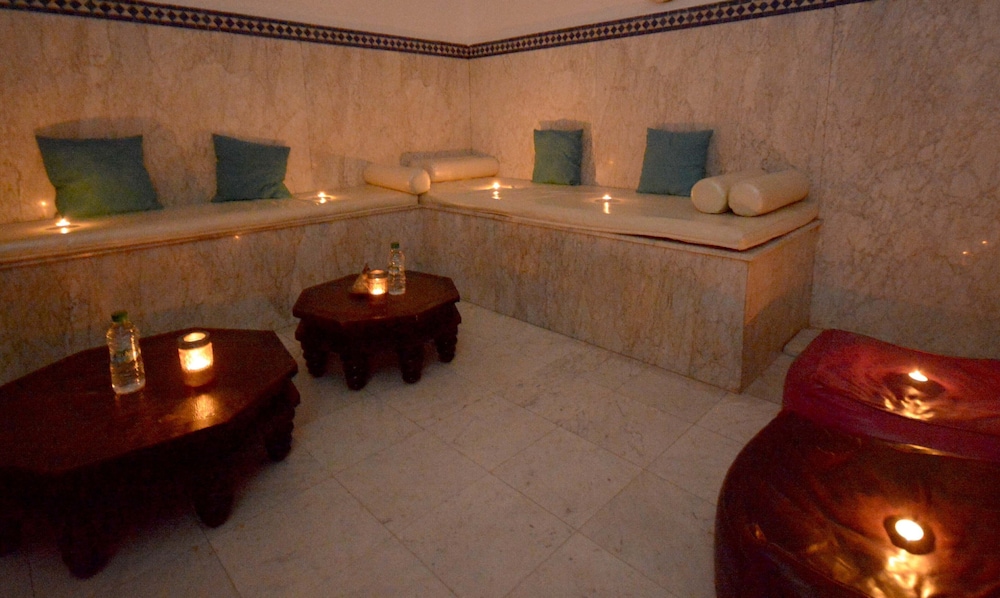 Hotel Oasis and Spa 38/50