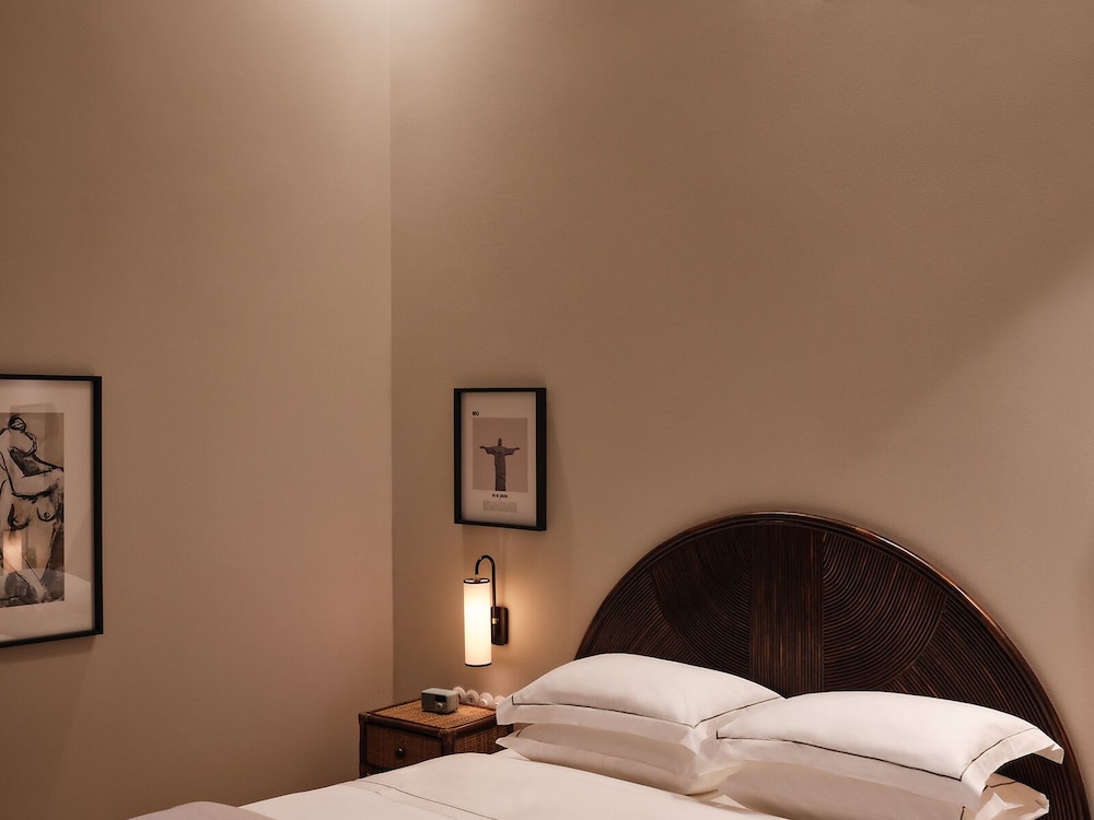 The Twenty One Hotel 21/63